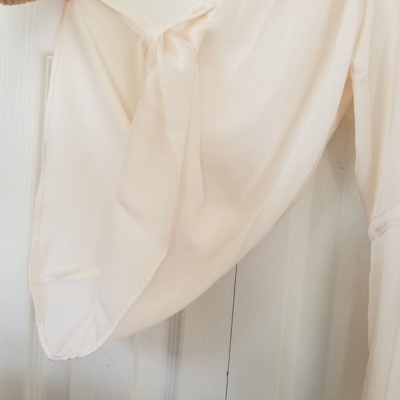 Flora Nikrooz Robe Wrap Ember Luxe Woven Light Pink Large NWT $88 - Picture 2 of 5